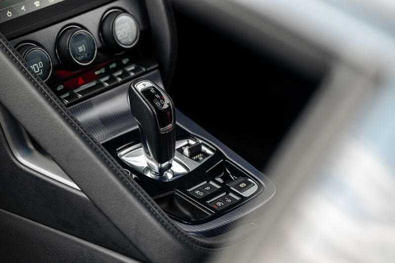 Jaguar F-Type P300 2.0i GPF R-Dynamic Auto