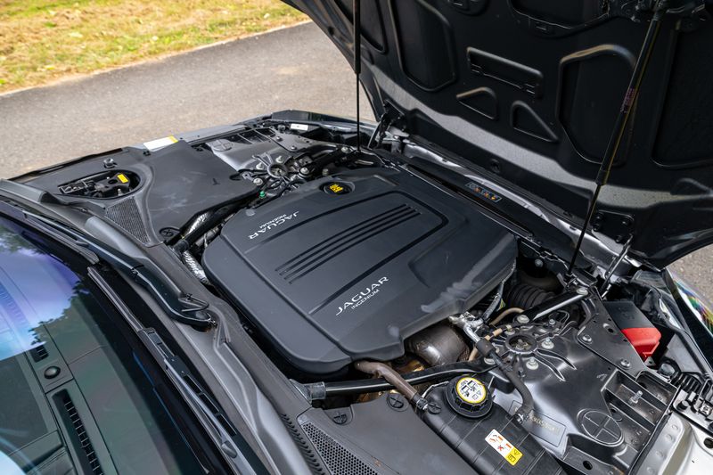 Jaguar F-Type P300 2.0i GPF R-Dynamic Auto