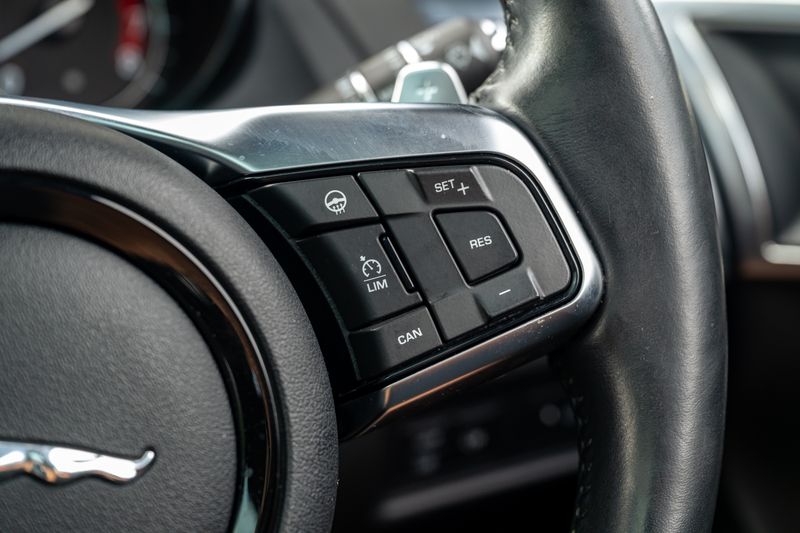 Jaguar F-Type P300 2.0i GPF R-Dynamic Auto