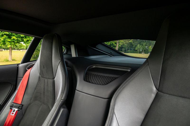 Jaguar F-Type P300 2.0i GPF R-Dynamic Auto