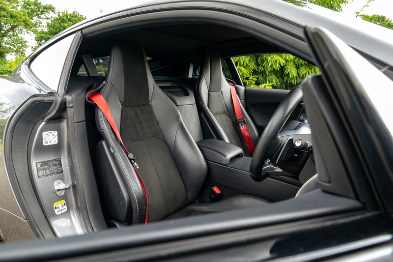 Jaguar F-Type P300 2.0i GPF R-Dynamic Auto