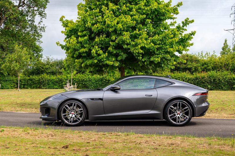 Jaguar F-Type P300 2.0i GPF R-Dynamic Auto