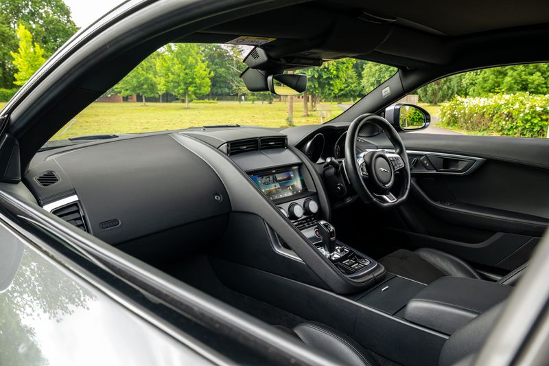 Jaguar F-Type P300 2.0i GPF R-Dynamic Auto