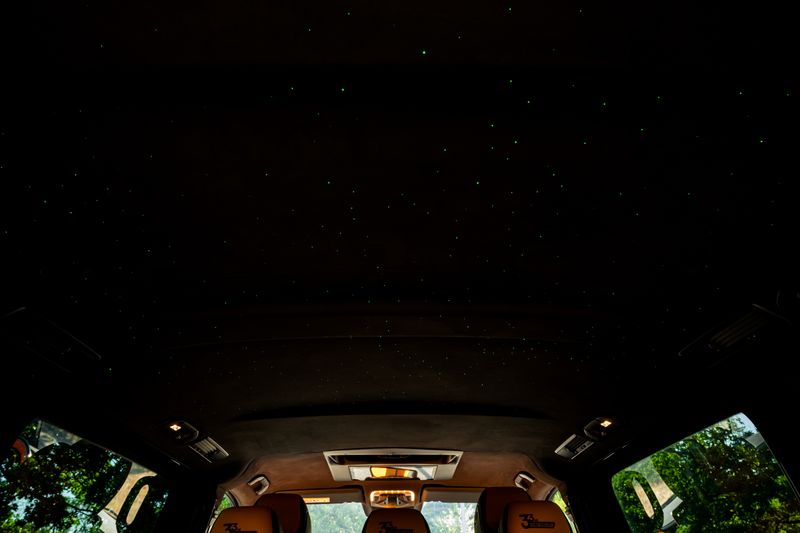 Mercedes-Benz V Class V300D AMG-Line 33rd Anniversary 7-Seater