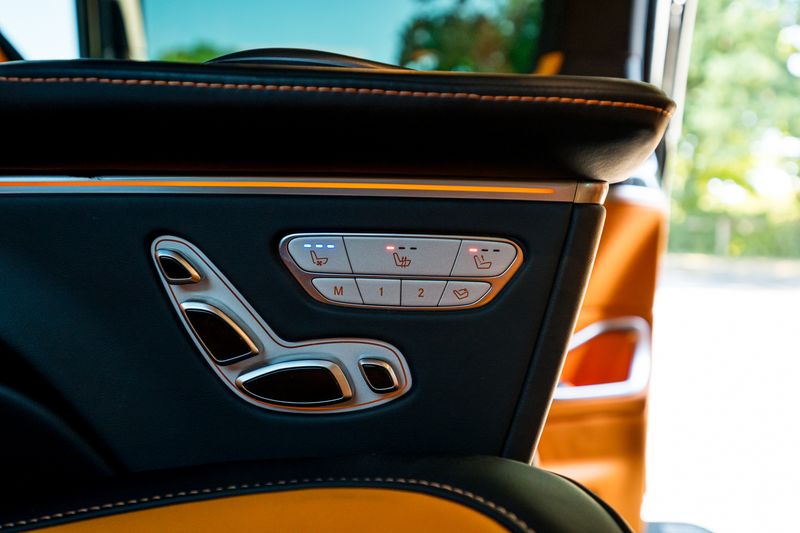 Mercedes-Benz V Class V300D AMG-Line 33rd Anniversary 7-Seater