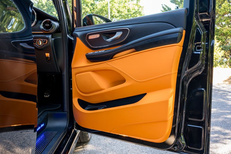 Mercedes-Benz V Class V300D AMG-Line 33rd Anniversary 7-Seater