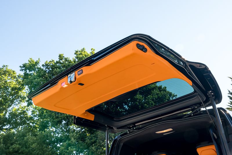 Mercedes-Benz V Class V300D AMG-Line 33rd Anniversary 7-Seater