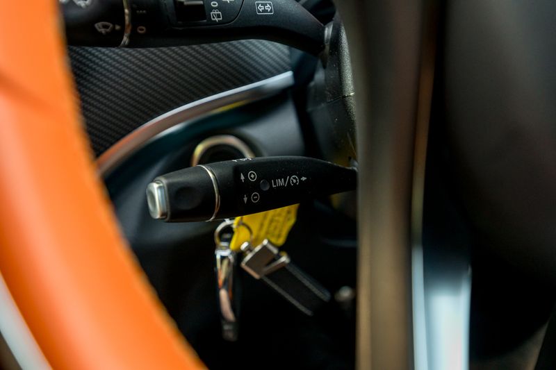 Mercedes-Benz V Class V300D AMG-Line 33rd Anniversary 7-Seater