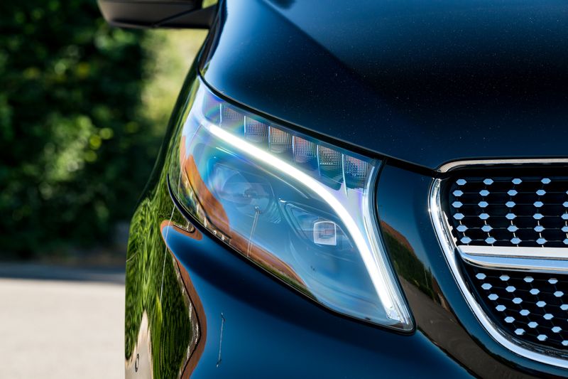 Mercedes-Benz V Class V300D AMG-Line 33rd Anniversary 7-Seater