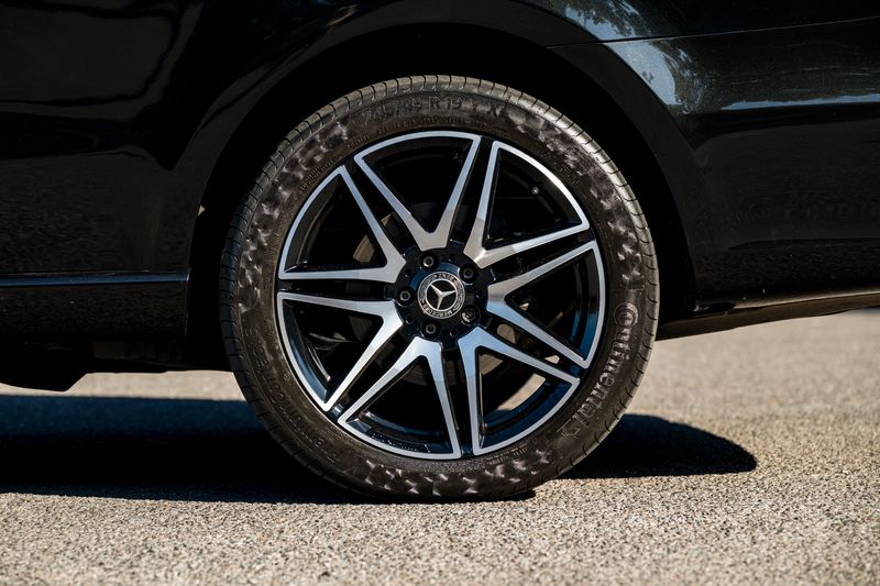 Mercedes-Benz V Class V300D AMG-Line 33rd Anniversary 7-Seater