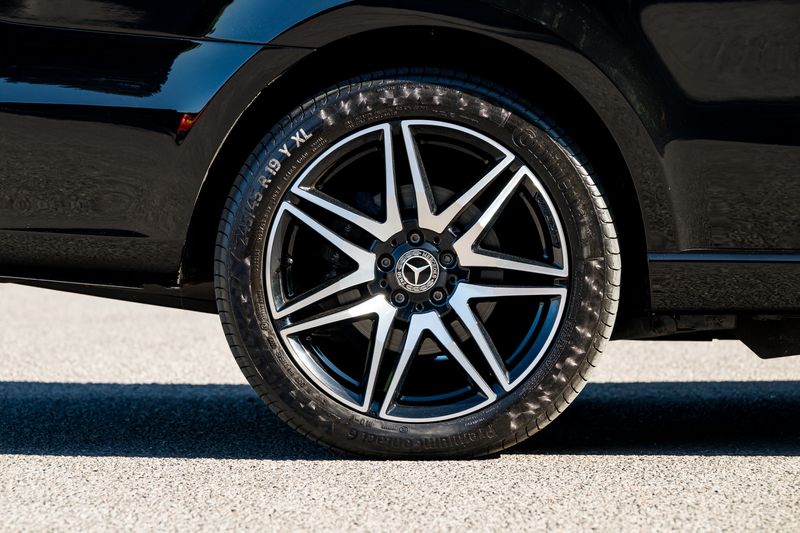 Mercedes-Benz V Class V300D AMG-Line 33rd Anniversary 7-Seater