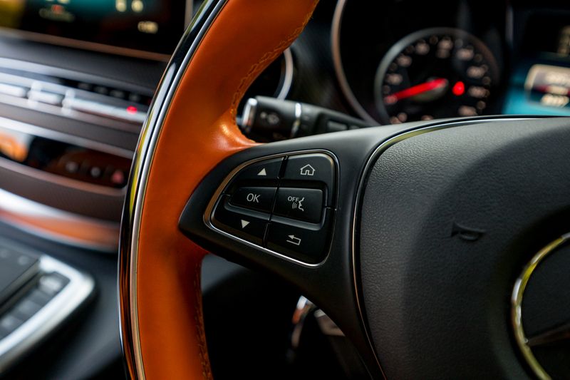 Mercedes-Benz V Class V300D AMG-Line 33rd Anniversary 7-Seater