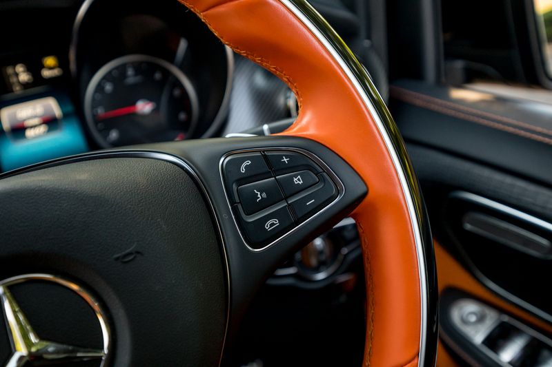 Mercedes-Benz V Class V300D AMG-Line 33rd Anniversary 7-Seater