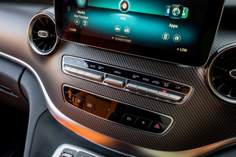 Mercedes-Benz V Class V300D AMG-Line 33rd Anniversary 7-Seater