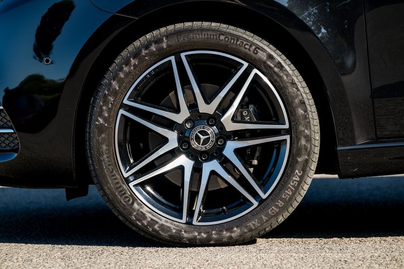 Mercedes-Benz V Class V300D AMG-Line 33rd Anniversary 7-Seater