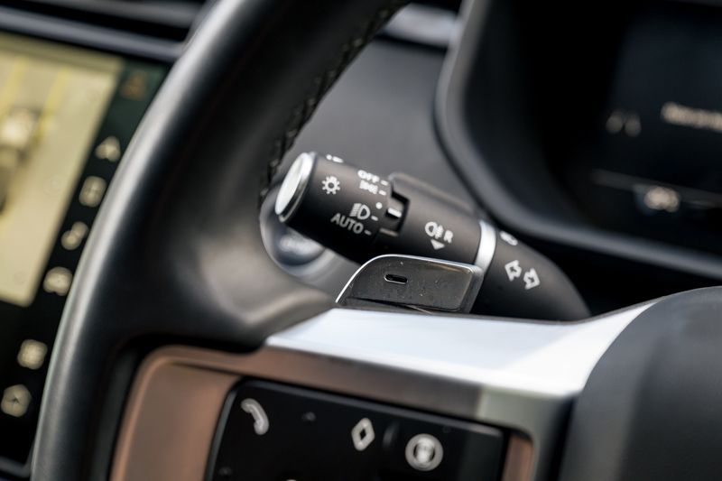 Land Rover Discovery D300 SE MHEV Commercial