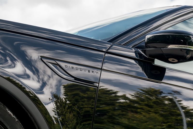 Land Rover Discovery D300 SE MHEV Commercial