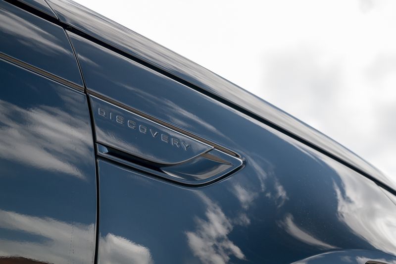 Land Rover Discovery D300 SE MHEV Commercial