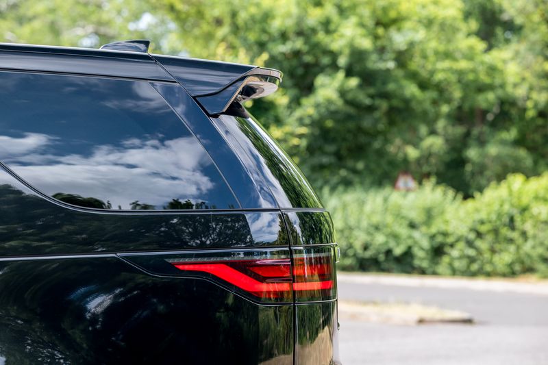 Land Rover Discovery D300 SE MHEV Commercial