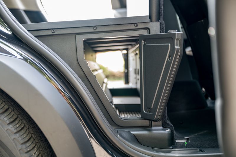 Land Rover Discovery D300 SE MHEV Commercial