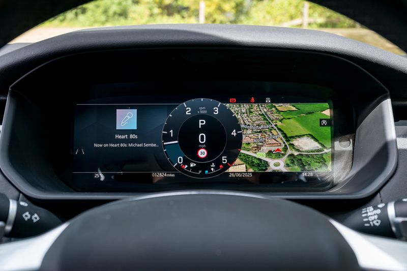 Land Rover Discovery D300 SE MHEV Commercial