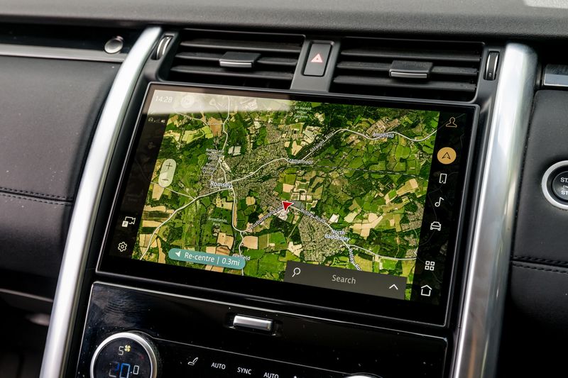 Land Rover Discovery D300 SE MHEV Commercial