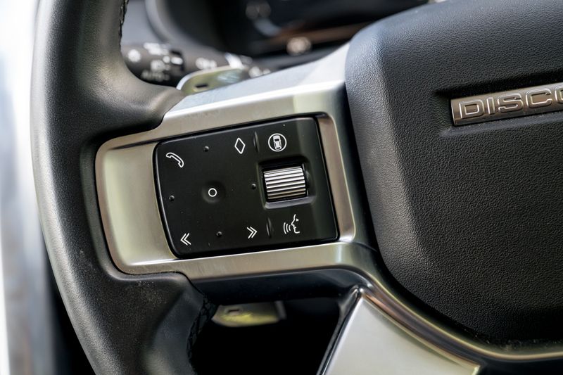 Land Rover Discovery D300 SE MHEV Commercial