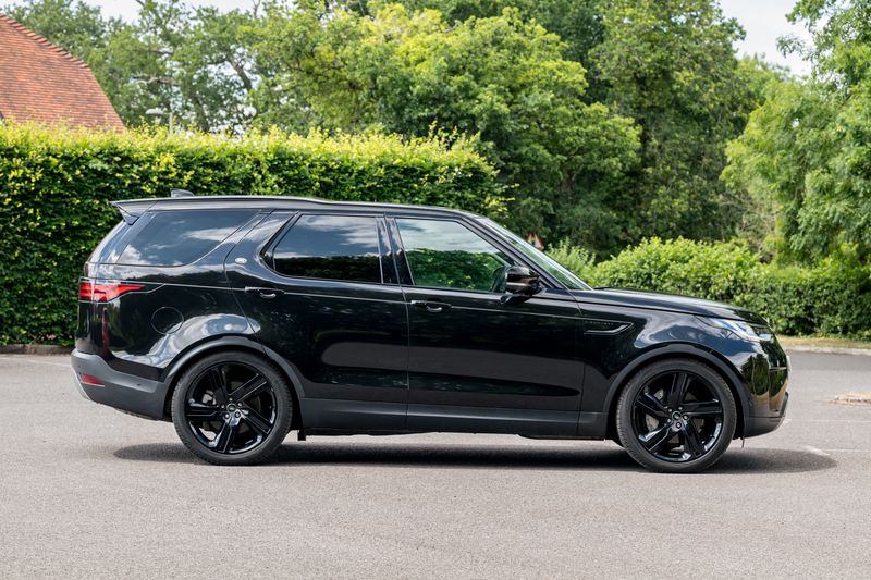 Land Rover Discovery D300 SE MHEV Commercial