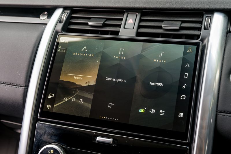 Land Rover Discovery D300 SE MHEV Commercial