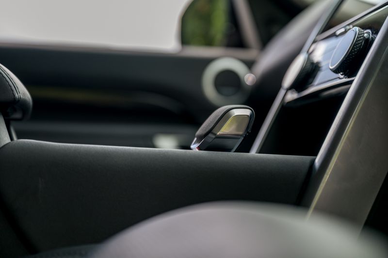 Land Rover Discovery D300 SE MHEV Commercial