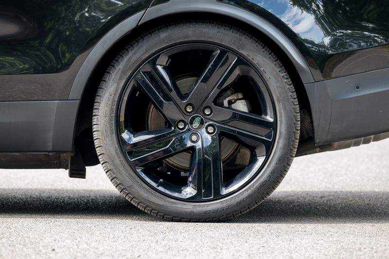 Land Rover Discovery D300 SE MHEV Commercial