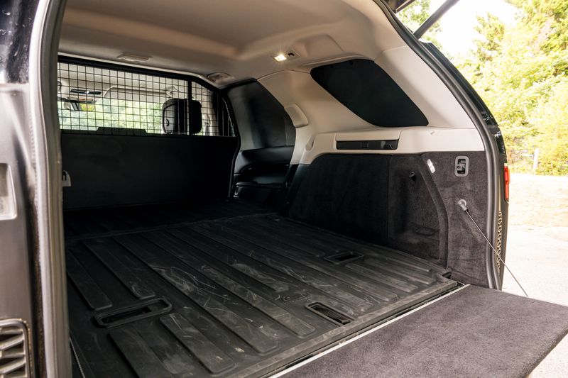 Land Rover Discovery D300 SE MHEV Commercial