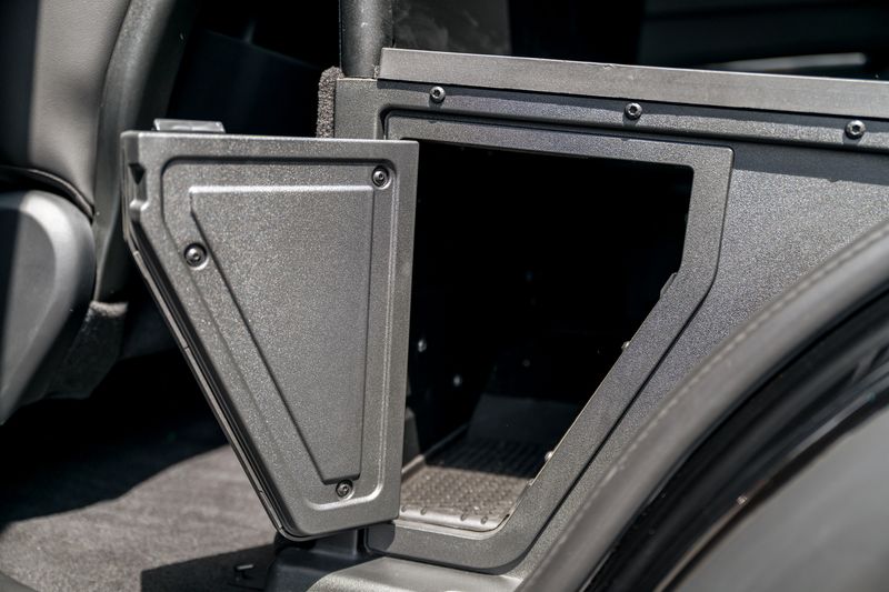 Land Rover Discovery D300 SE MHEV Commercial