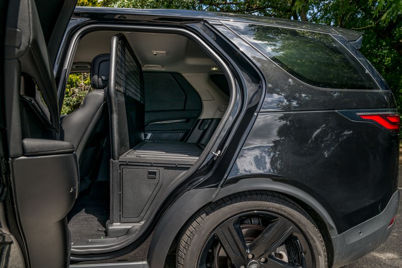 Land Rover Discovery D300 SE MHEV Commercial