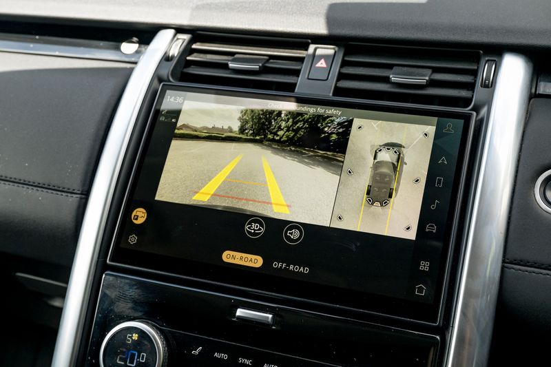 Land Rover Discovery D300 SE MHEV Commercial