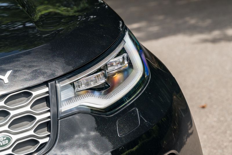 Land Rover Discovery D300 SE MHEV Commercial