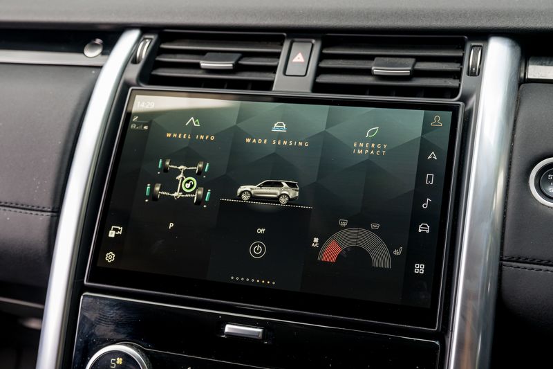 Land Rover Discovery D300 SE MHEV Commercial