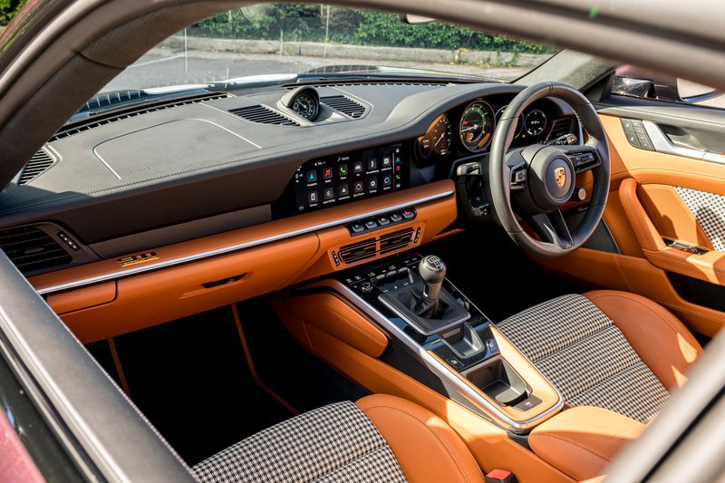 Porsche 911 (992) Sport Classic Coupe (Manual)