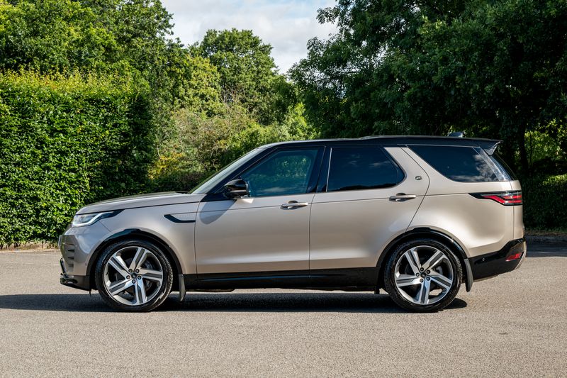 Land Rover Discovery D300 MHEV Dynamic HSE (Commercial With Seat Conversion)