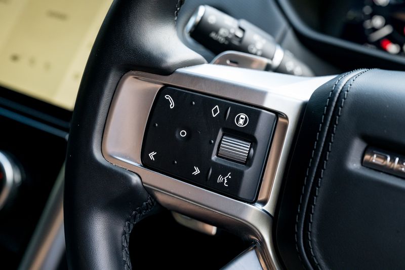 Land Rover Discovery D300 MHEV Dynamic HSE (Commercial With Seat Conversion)