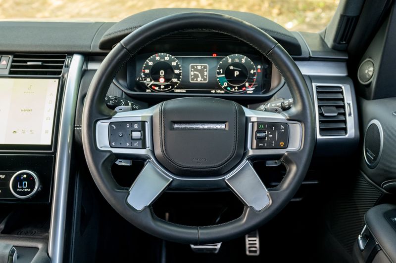 Land Rover Discovery D300 MHEV Dynamic HSE (Commercial With Seat Conversion)