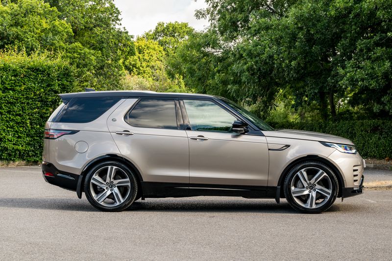 Land Rover Discovery D300 MHEV Dynamic HSE (Commercial With Seat Conversion)