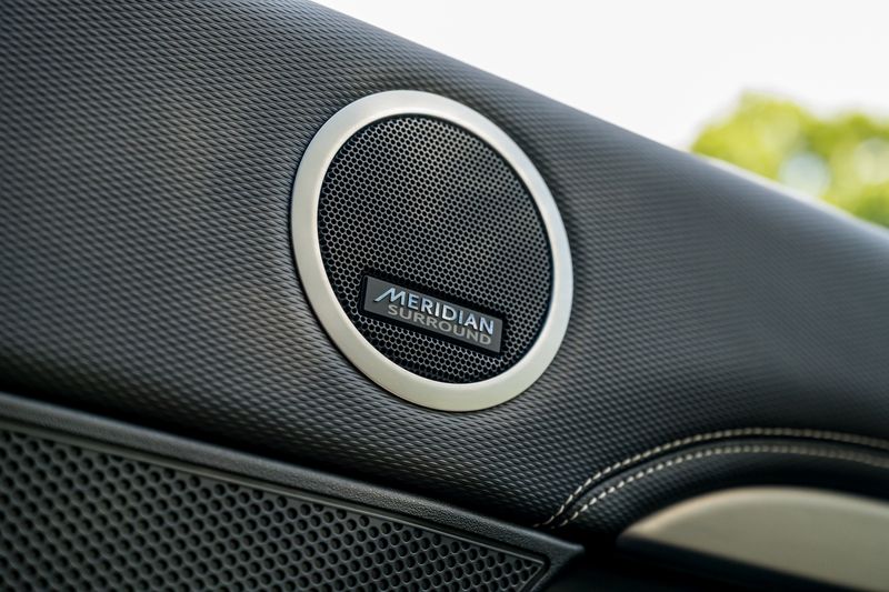 Land Rover Discovery D300 MHEV Dynamic HSE (Commercial With Seat Conversion)