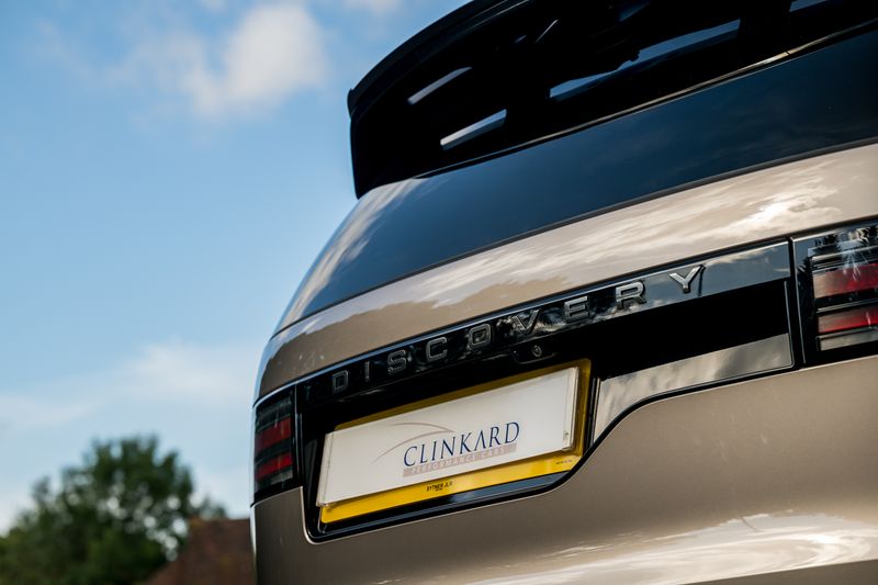 Land Rover Discovery D300 MHEV Dynamic HSE (Commercial With Seat Conversion)