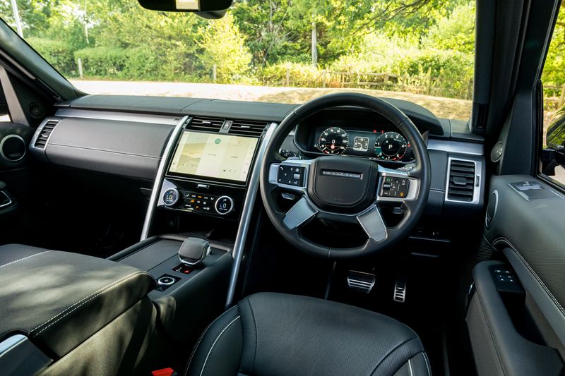 Land Rover Discovery D300 MHEV Dynamic HSE (Commercial With Seat Conversion)