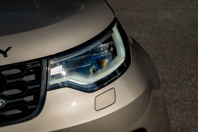 Land Rover Discovery D300 MHEV Dynamic HSE (Commercial With Seat Conversion)