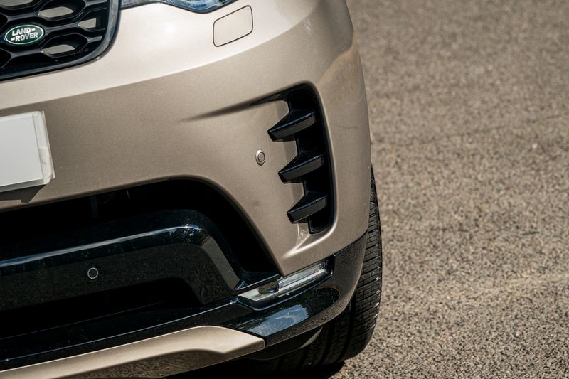 Land Rover Discovery D300 MHEV Dynamic HSE (Commercial With Seat Conversion)