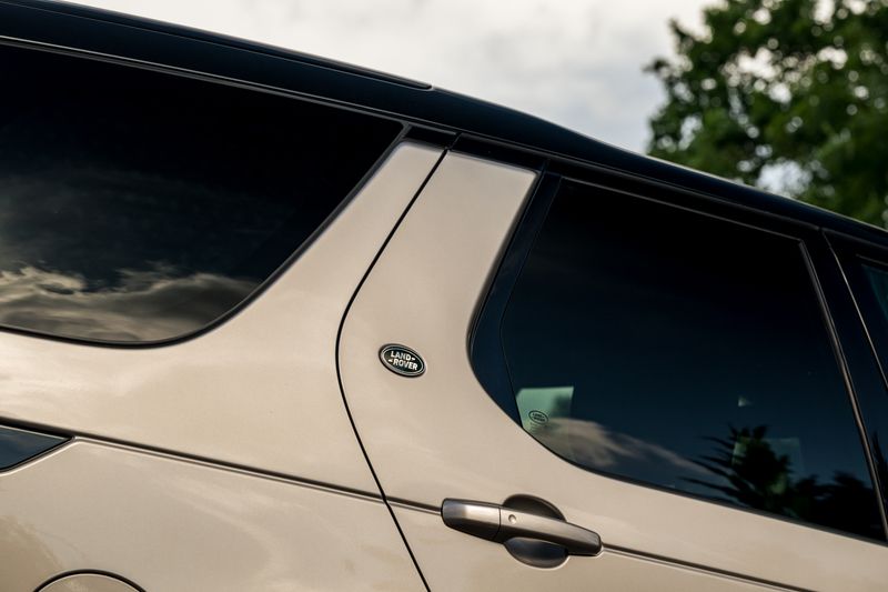 Land Rover Discovery D300 MHEV Dynamic HSE (Commercial With Seat Conversion)