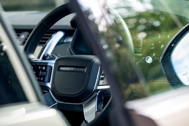 Land Rover Discovery D300 MHEV Dynamic HSE (Commercial With Seat Conversion)