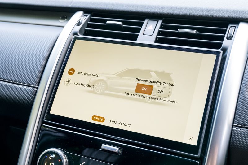 Land Rover Discovery D300 MHEV Dynamic HSE (Commercial With Seat Conversion)